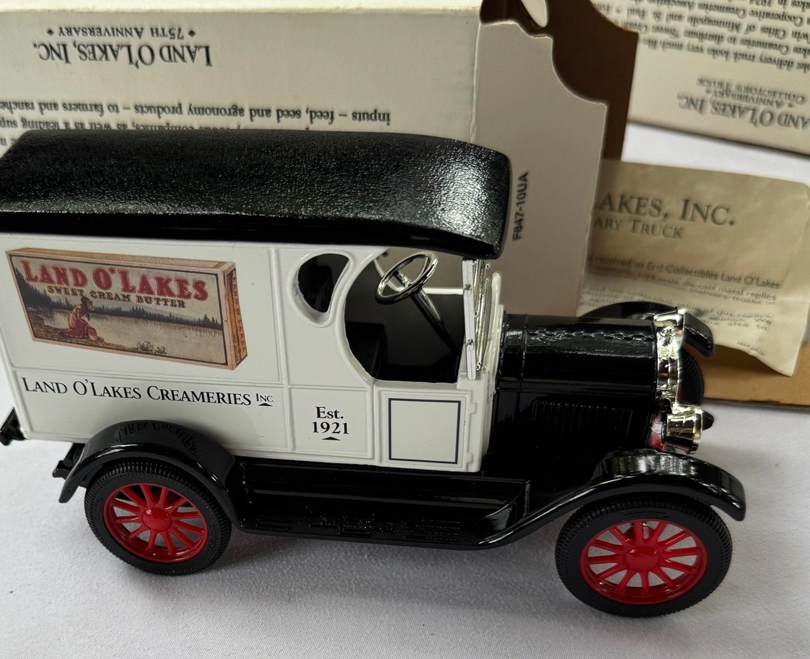 Land O Lakes Collector  1995 ERTL Co. 75th Anniversary Truck
