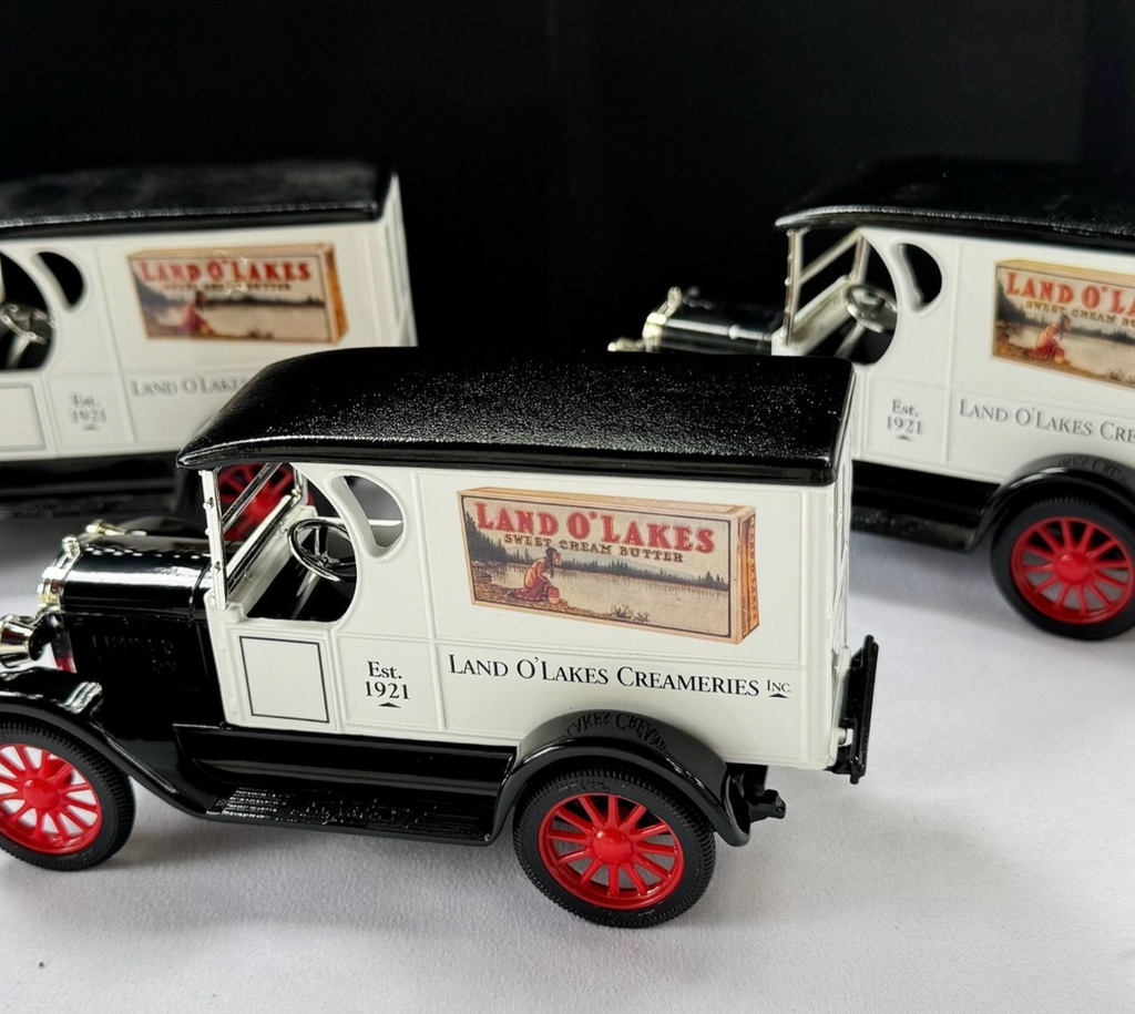Land O Lakes Collector  1995 ERTL Co. 75th Anniversary Truck