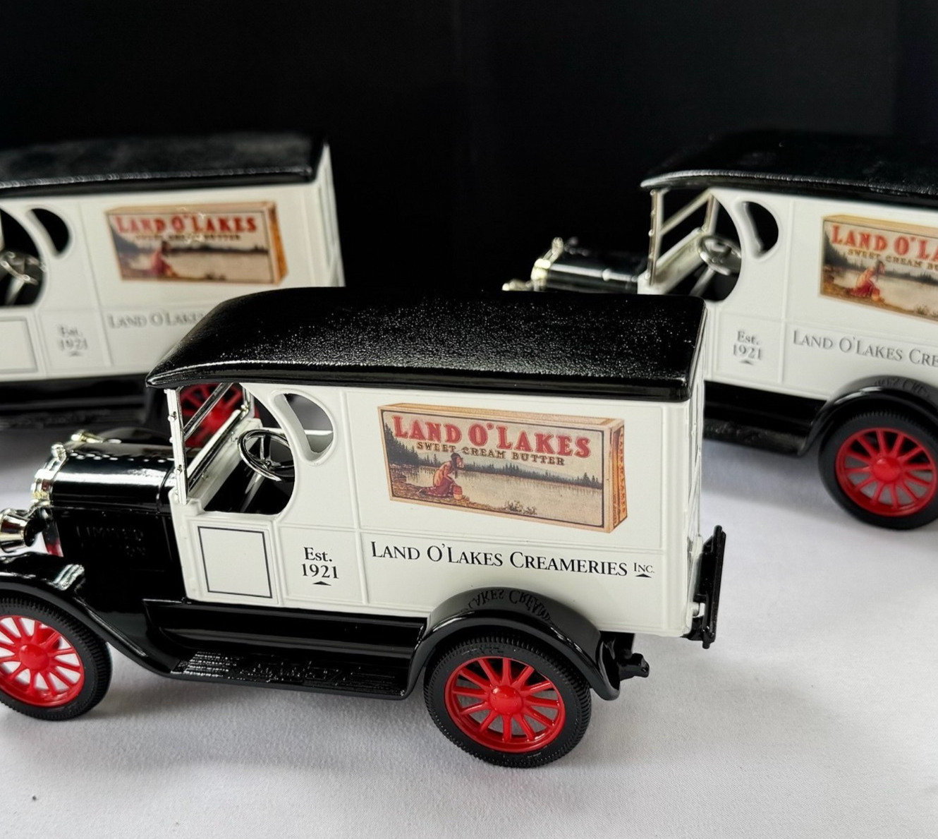 Land O Lakes Collector  1995 ERTL Co. 75th Anniversary Truck