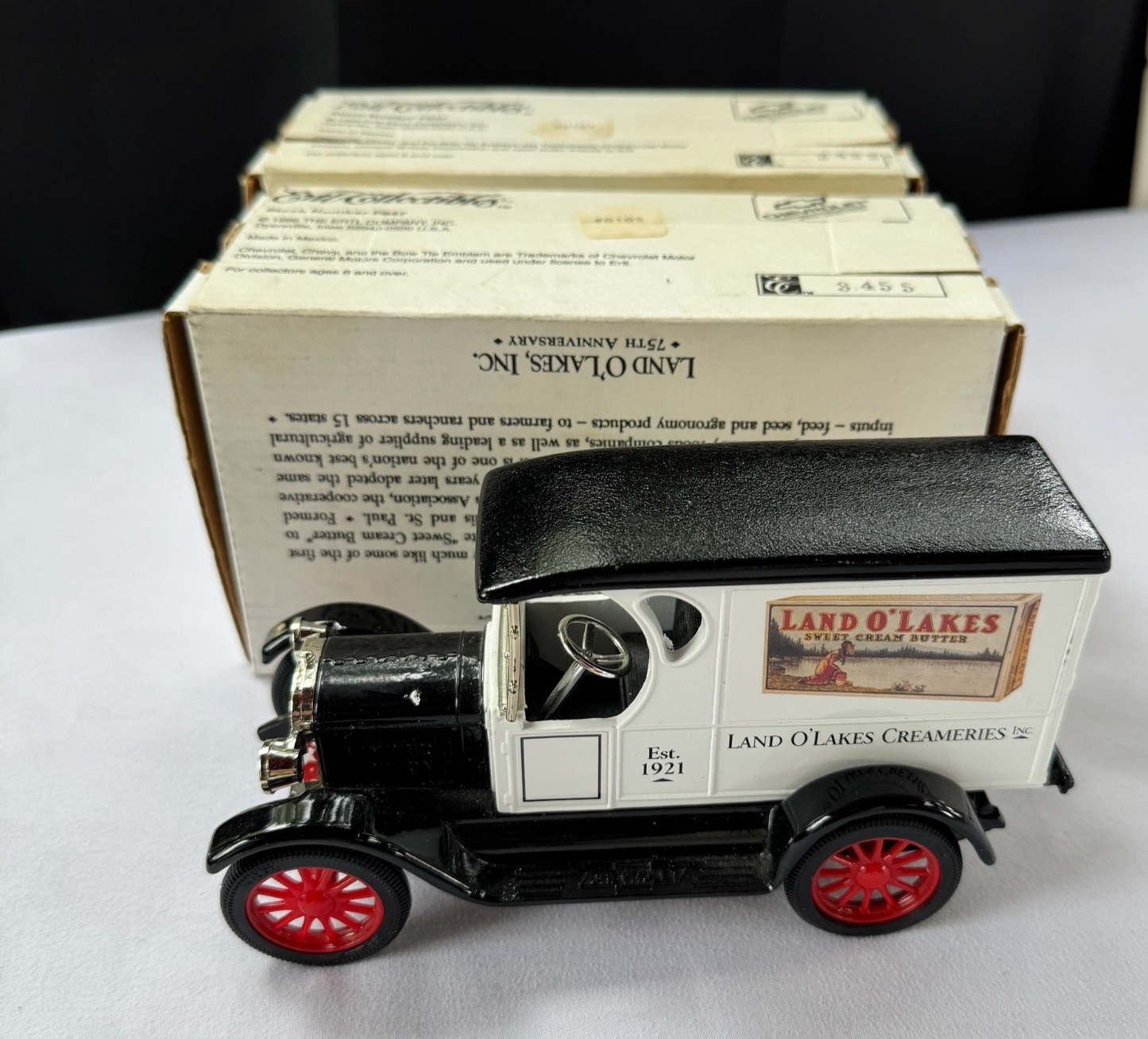 Land O Lakes Collector  1995 ERTL Co. 75th Anniversary Truck