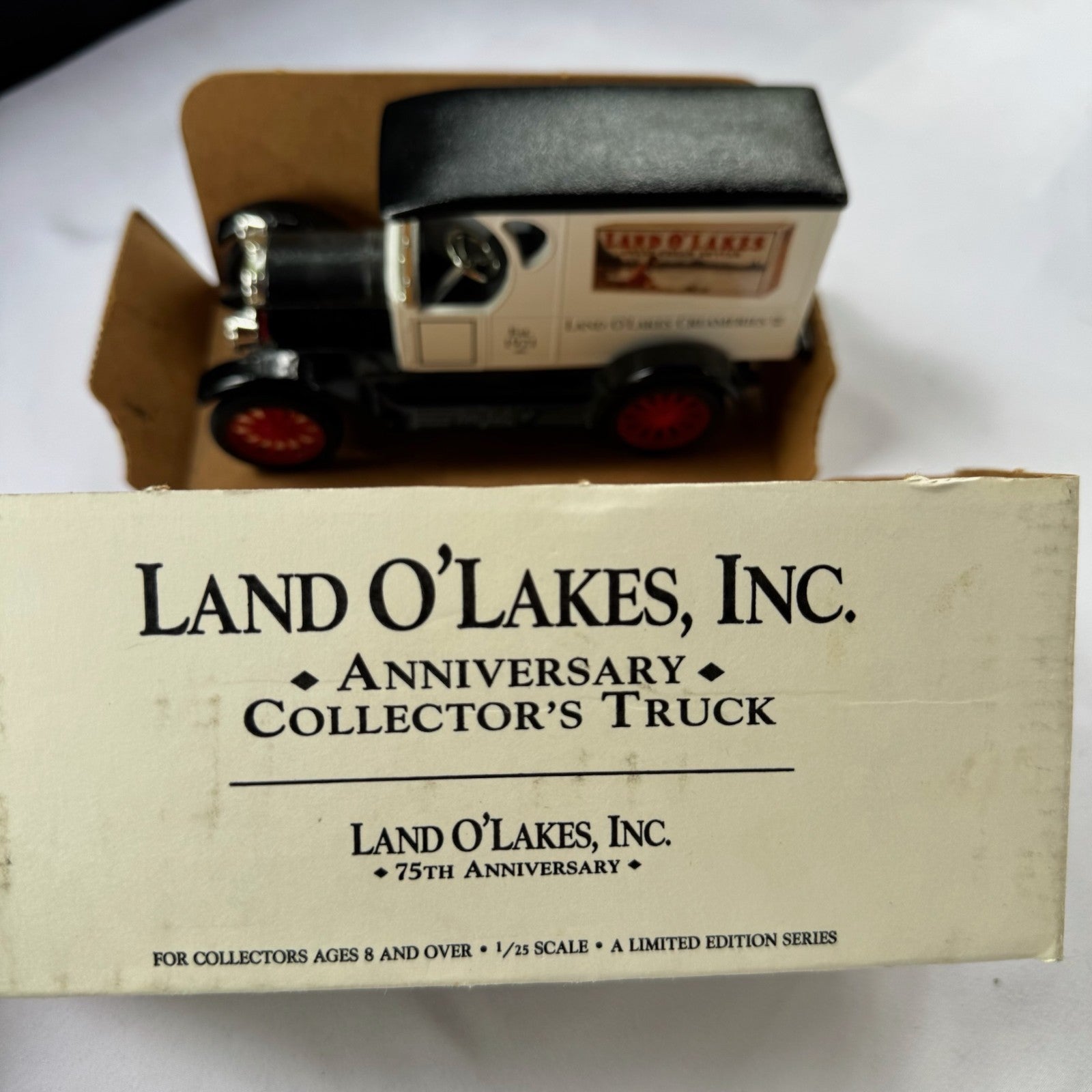 Land O Lakes Collector  1995 ERTL Co. 75th Anniversary Truck
