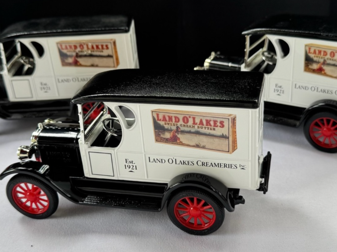 Land O Lakes Collector  1995 ERTL Co. 75th Anniversary Truck