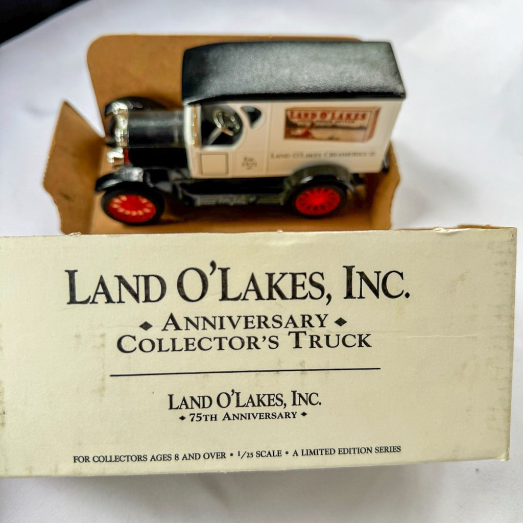 Land O Lakes Collector  1995 ERTL Co. 75th Anniversary Truck