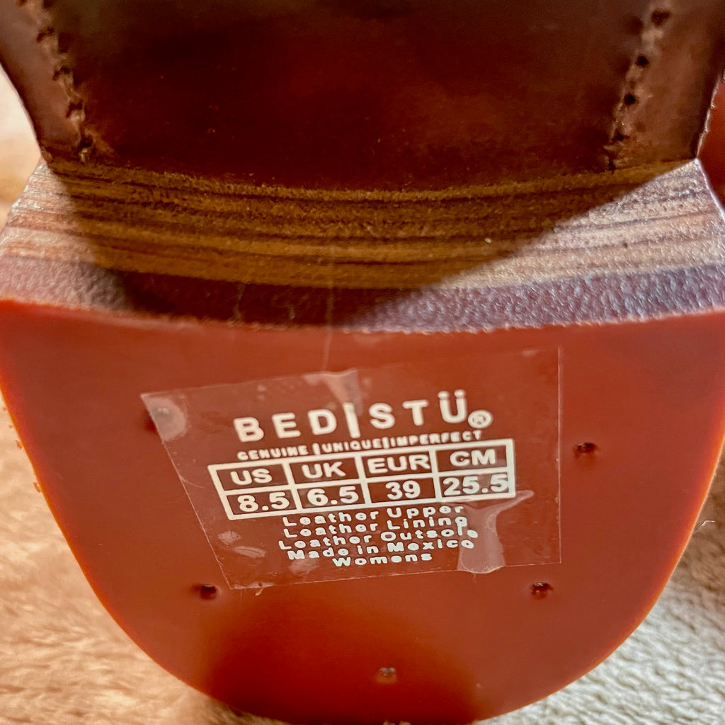 Close-up of a brown leather shoe with a Bedstö label on the sole.